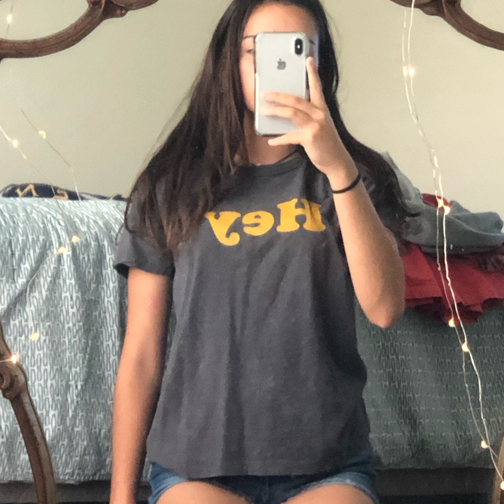 Basic gray graphic t-shirt